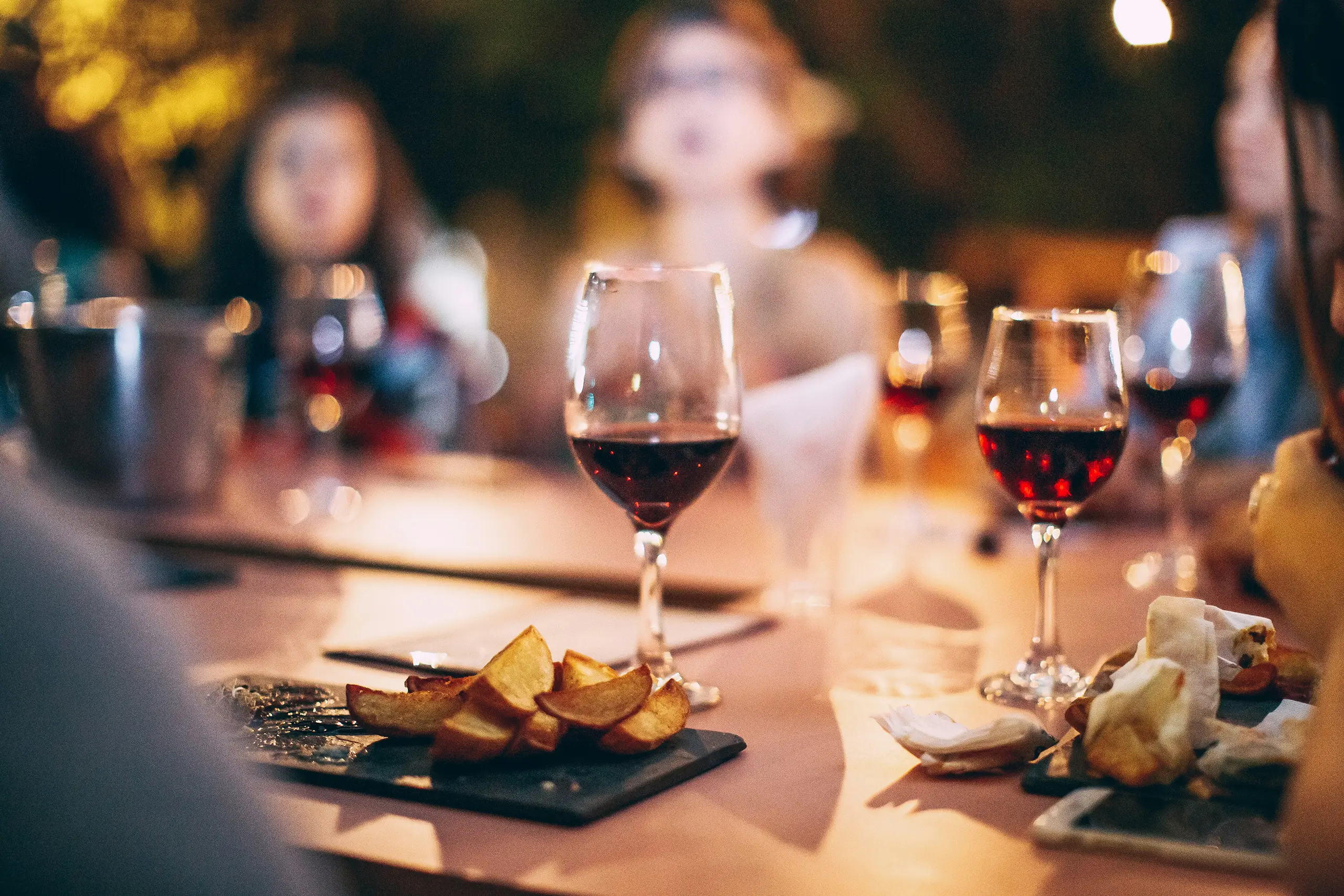 red wine on outdoor dinner table helena-lopes-dDcEVsPzc-w-unsplash